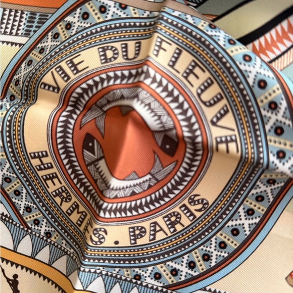 ABSOLUTELY Stunning Hermès Paris Silk Scarf Vie de Fleur design! Never worn! - Picture 1 of 7